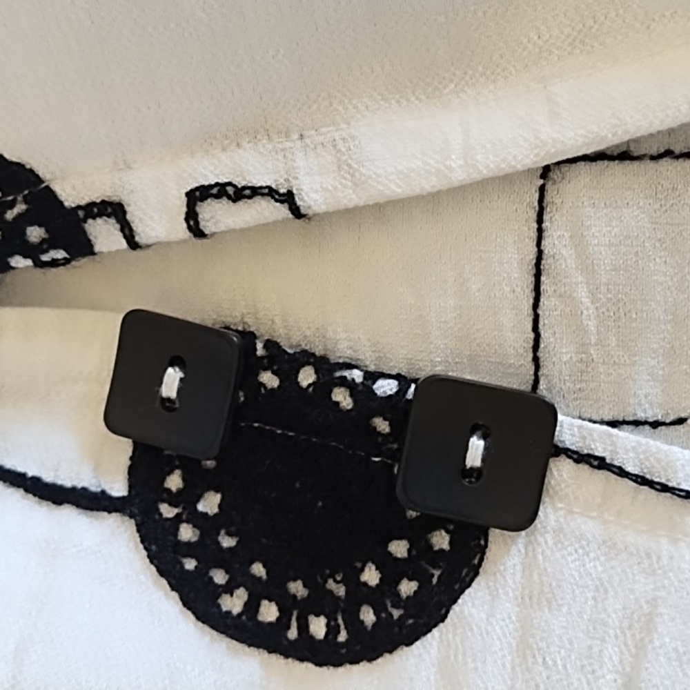 EMBROIDERED BLACK&WHITE SHIRT,SIDE SLITS WITH SQUARE BUTTONS-PERFECT CONDITION - Picture 7 of 11